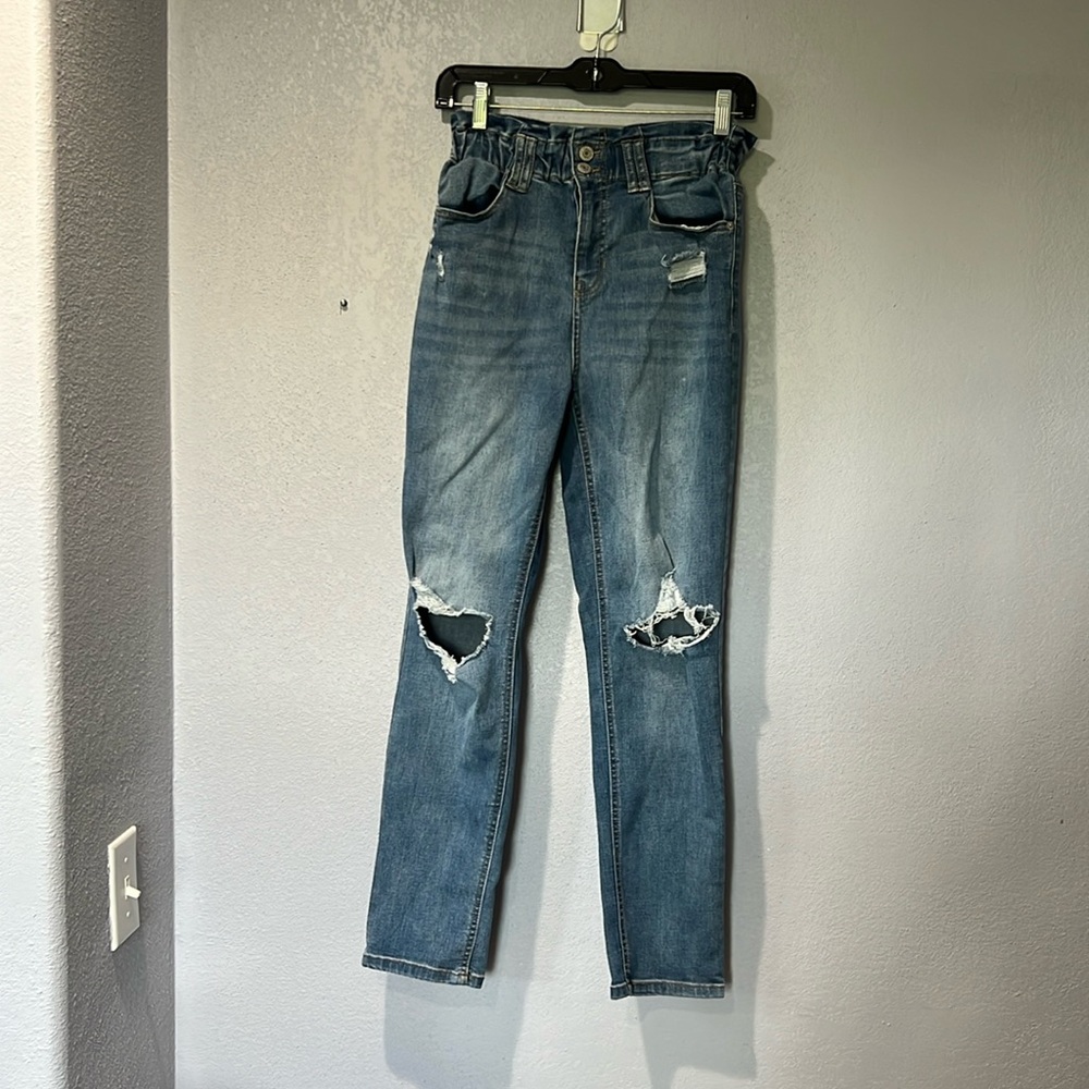 Arizona Jean Co, distressed jeans size 3,